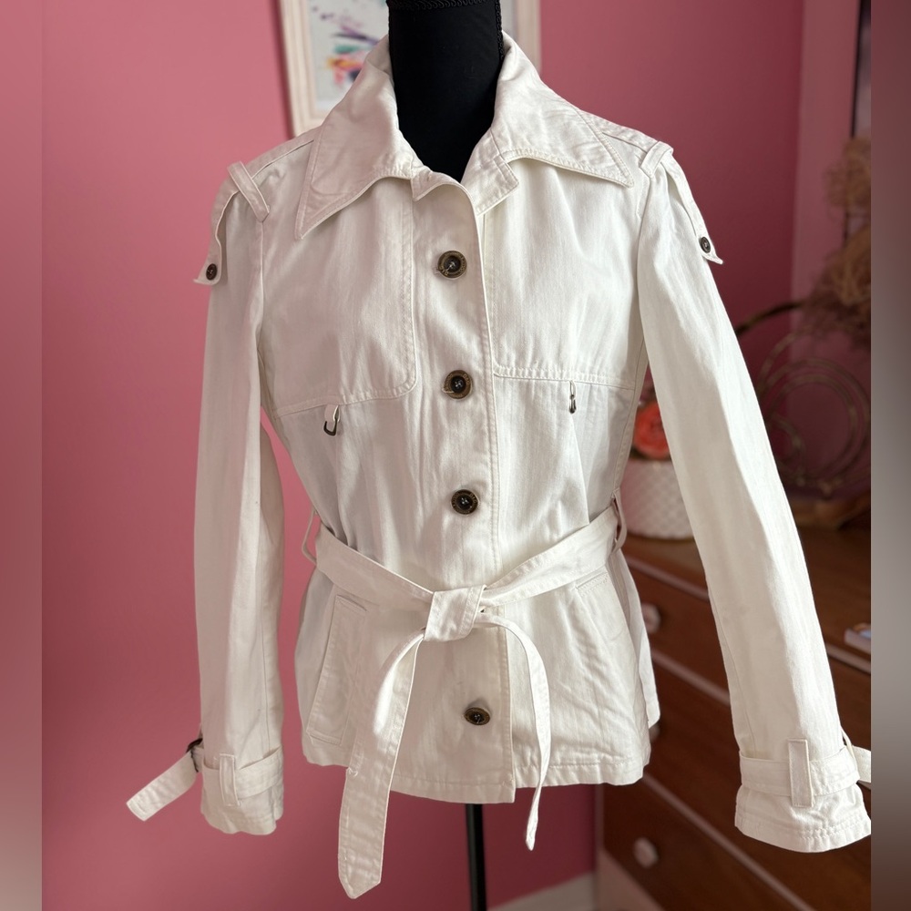 Vintage Dolce & Gabbana Authentic White Cotton Coat. Size 32/46.